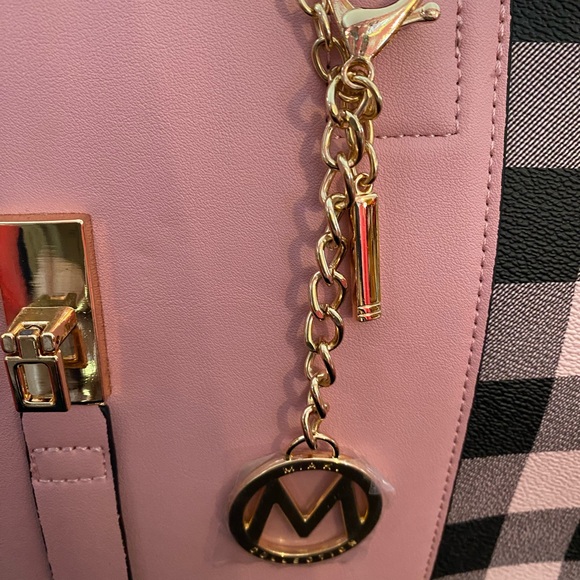 Pink tote bag and wristlet MKF mia collection 2 pc.